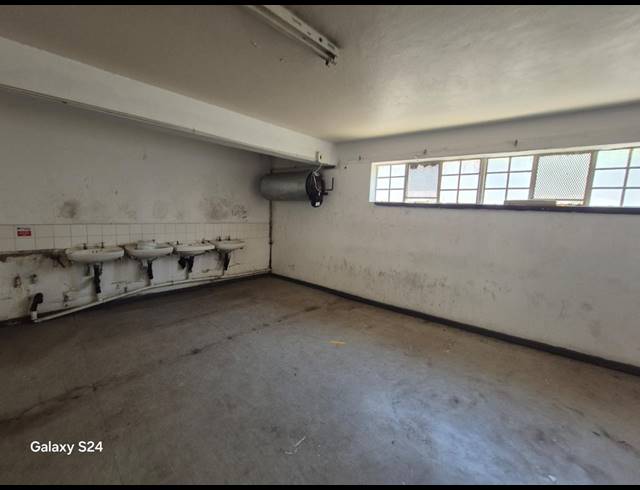 1,915M² WAREHOUSE TO LET IN ISANDO